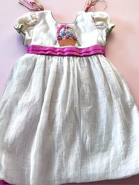 Vintage Girls Easter Dress 2T–3T White Embroidered Floral Basket Puff Sleeve